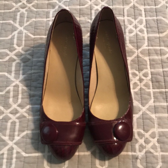 kate spade Shoes - Kate Spade crocodile red heel